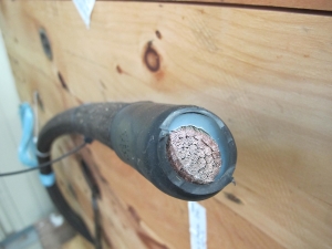 LOT (988 FT) OF CABLE, ELECTRICAL TYPE, 500 KCMIL EXTRA FLEXIBLE KIND. 1/C 535 (MCM), 1332 STRANDS TINNED COPPER, 110 MILS SILICONE RUBBER INSULATION, ROCKHIDE BRAID JACKET, 600V FIREWALL SR (W-44) LOADING & HANDLING FEE $15-